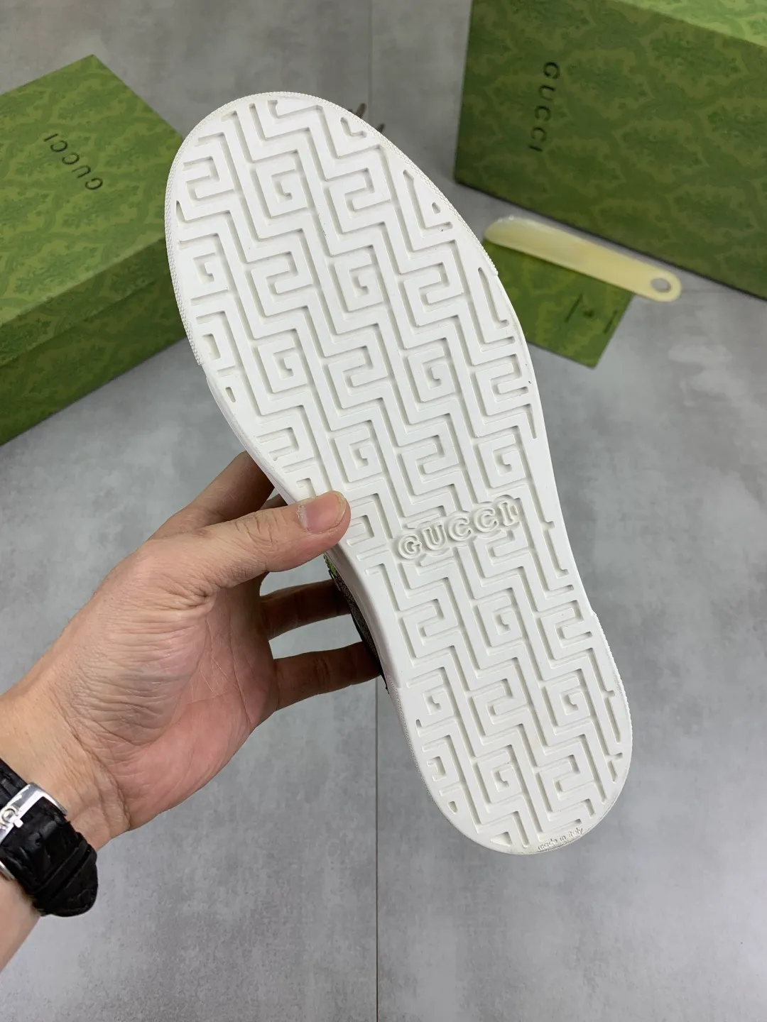 Men's shoes P400 💰[New style] 🆘 The latest model from Gucci's official website🎁Classic casual and fashionable men's shoes👟Hot style💥The style is simple and elegant, exclusive for trendy men. Unique official website latest brand elements👑Gucci original decoration, fashionable and generous, the fabric is made of original soft calfskin➕Comfortable soft sheepskin lining ✅The official website specifies wear-resistant rubber outsole_full of elasticity, classic model taken in real life🎬Color: 2️⃣colors available😍Number: 38-44